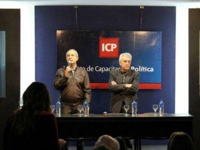 Artemio L�pez disert� en La Plata sobre el escenario electoral de cara al 2015