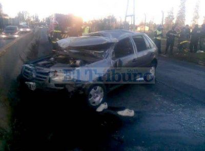 Grave accidente en la avenida Excombatientes de Malvinas: cinco personas heridas, una de ellas de gravedad