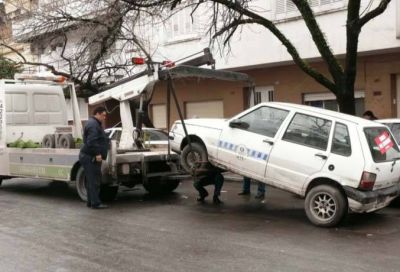 Empez� una limpieza de autos secuestrados frente a las comisar�as