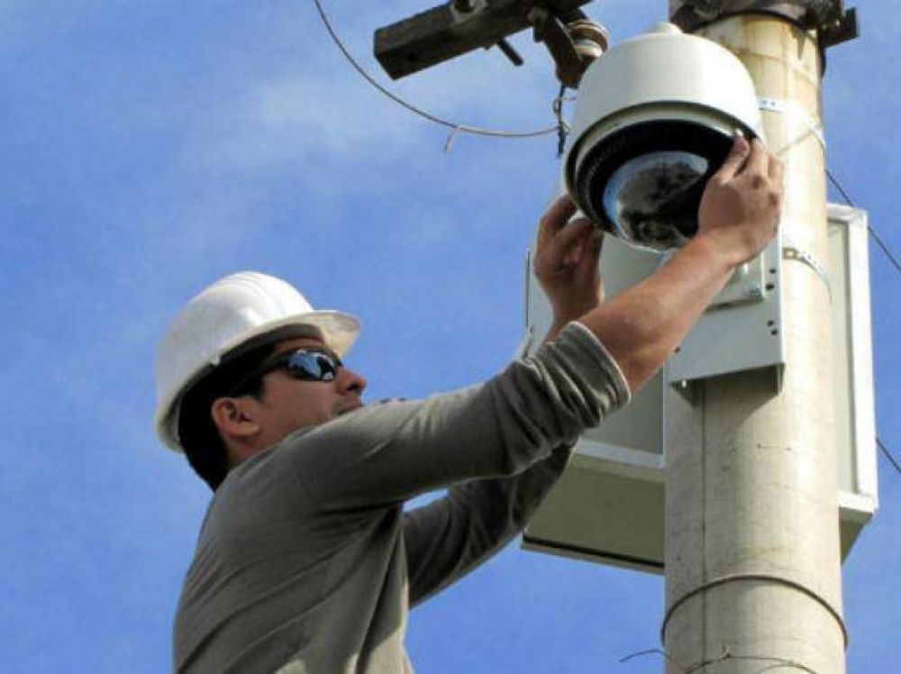 Entregan 5 millones de pesos a 41 localidades para c�maras de vigilancia
