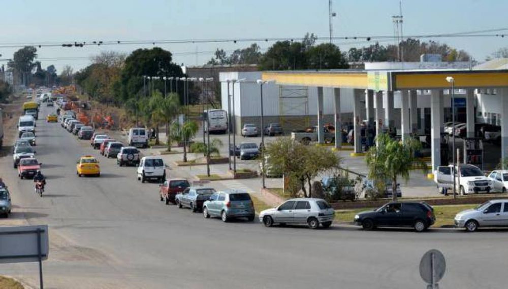 Siguen las filas de autos en las plantas de ITV