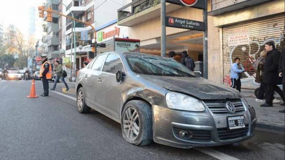 A alta velocidad, un campe�n de TC choc� y volc� en Almagro