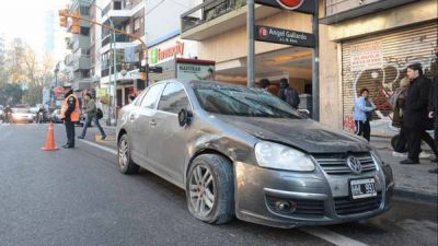 A alta velocidad, un campe�n de TC choc� y volc� en Almagro