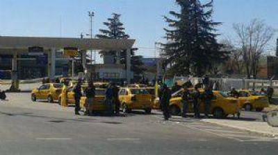 Mafia de los taxis: Prisi�n perventiva para 8 choferes