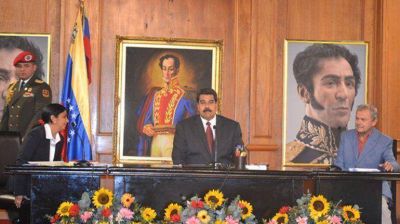 Asediado por las pujas internas, Maduro anunci� una 