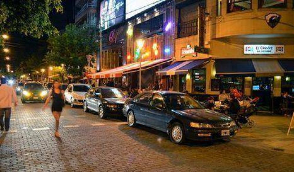 Las Ca�itas: Permiten estacionar a la izquierda