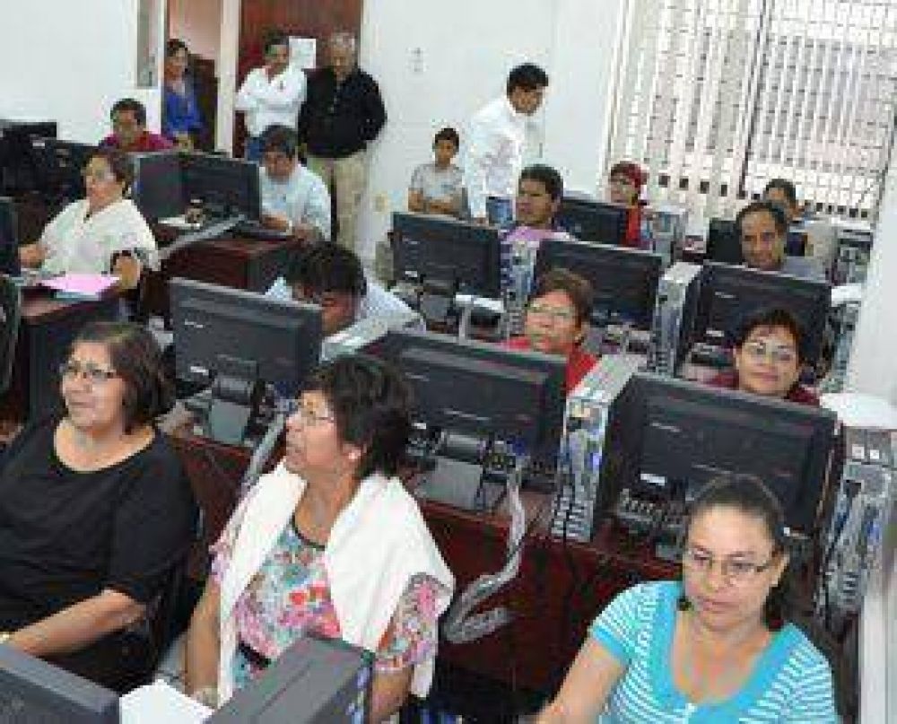 Capacitar�n en Inform�tica a trabajadoras vecinales del programa Plan M�s Vida