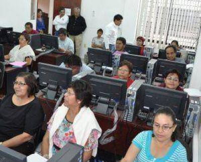 Capacitar�n en Inform�tica a trabajadoras vecinales del programa Plan M�s Vida