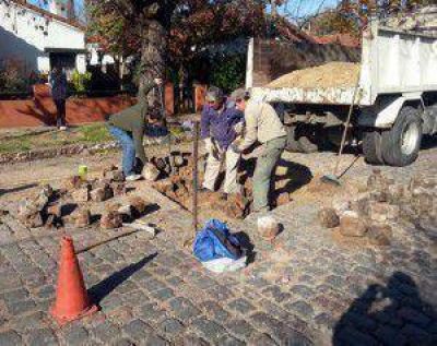 Reparan las calles empedradas y preservan la identidad barrial