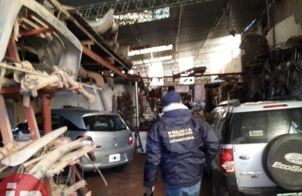 Allanan en Bragado un desarmadero clandestino y secuestran casi 4000 autopartes