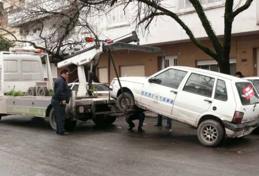 Empez� una limpieza de autos secuestrados frente a las comisar�as