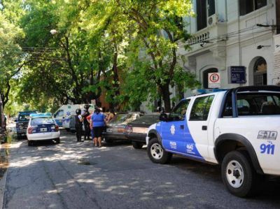 Un hombre discuti� con su ex mujer y le bale� el frente de la casa en barrio Hospitales