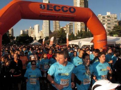 Unos tres mil corredores participan del marat�n de 42 kil�metros por el D�a de la Bandera
