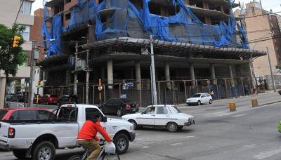 Imputan a funcionarios por un edificio excedido en altura