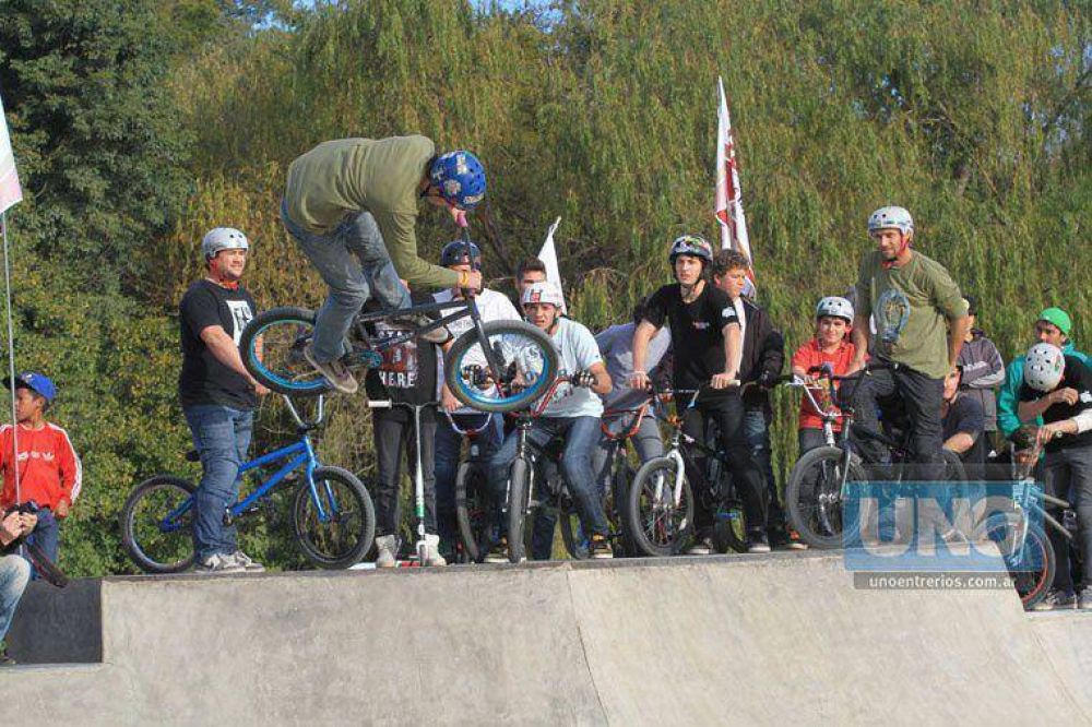 Se inaugur� la pista de skate y deportes urbanos en la zona de la Costanera de Paran�