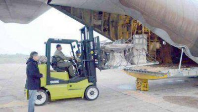 Cristina y Urribarri entregan los muebles de Solano L�pez
