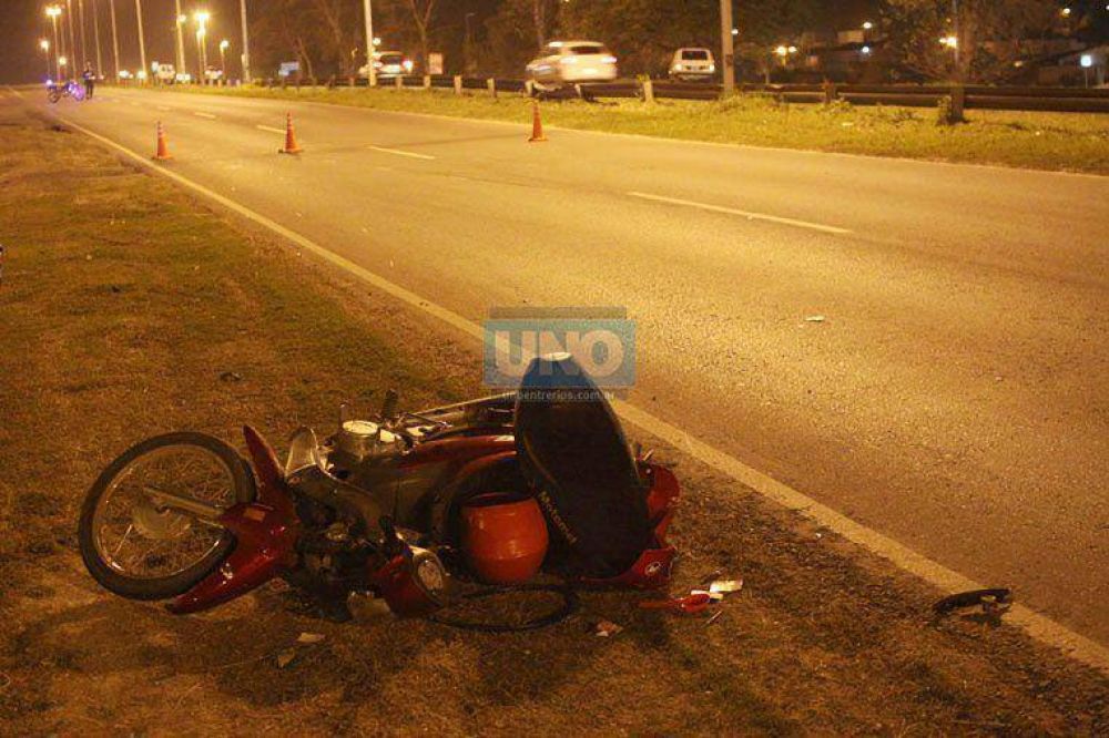 Un automovilista colision� una moto e intent� darse a la fuga