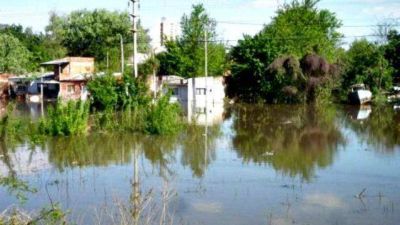 Advierten creciente del Uruguay y preparan zonas para afectados