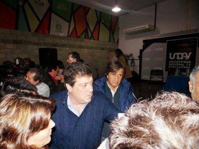 ISMAEL ALE JUNTO A GABRIEL MARIOTTO EN FOROS DE DEBATES EDUCATIVOS