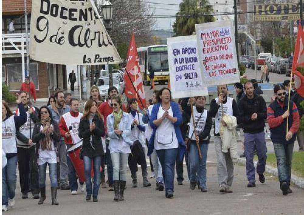 Docentes castigados: descontaron d�as de paro