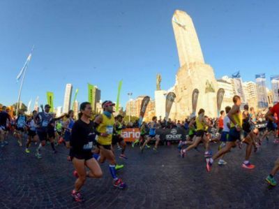 Marat�n D�a de la Bandera, ese largo camino a Rosario con una sola meta: correr