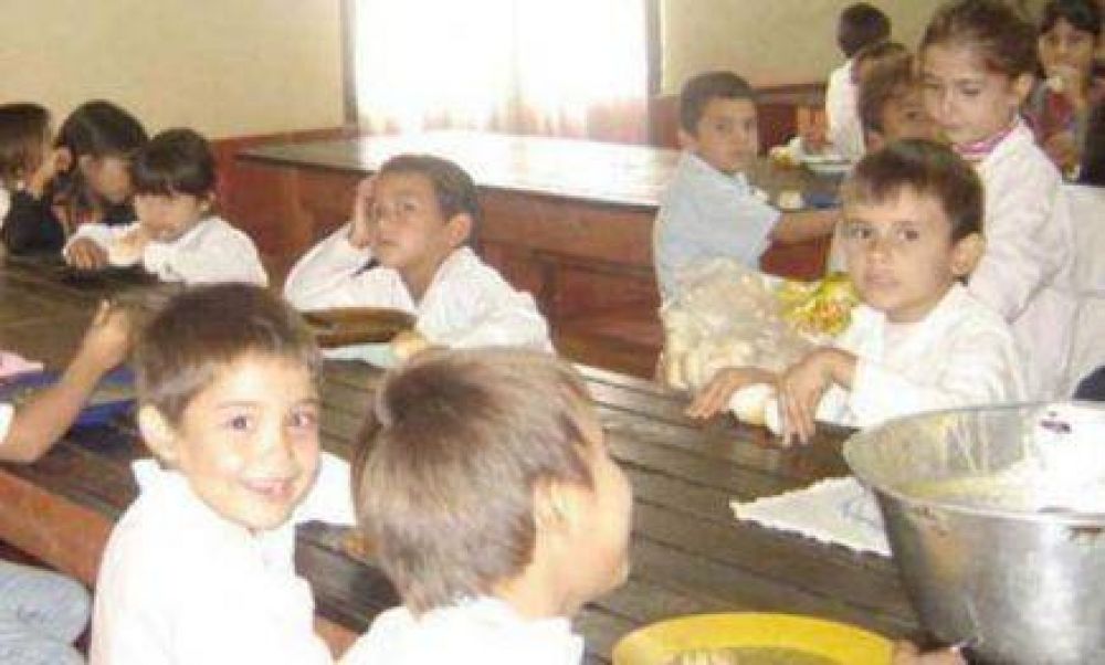 Comedores escolares abandonados por el Gobierno de Closs