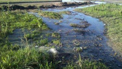 En Aguilares el deporte convive con los l�quidos cloacales