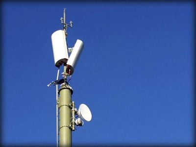 Vecinos denuncian que siguen �ensamblando� antenas