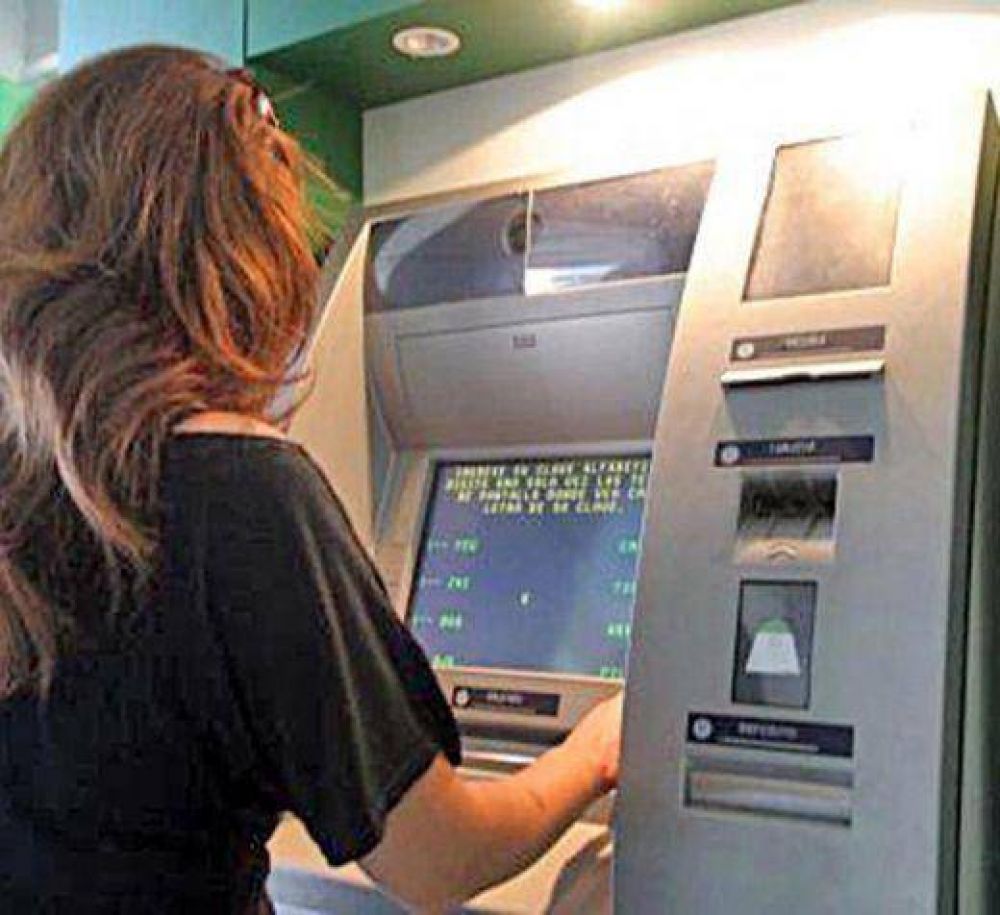 La mitad de los jubilados no utilizan el cajero autom�tico