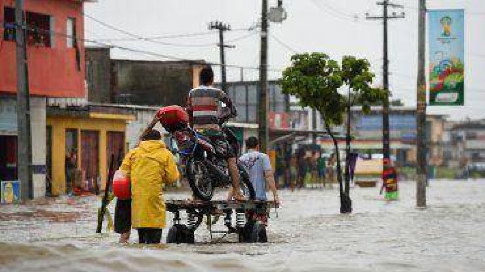 Por las inundaciones, m�s de 50.000 personas debieron ser evacuadas en el sur de Brasil