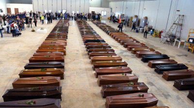 Marina italiana hall� 30 muertos en un barco de emigrantes