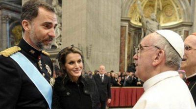En el primer viaje oficial tras su proclamaci�n, los reyes de Espa�a visitan al papa Francisco