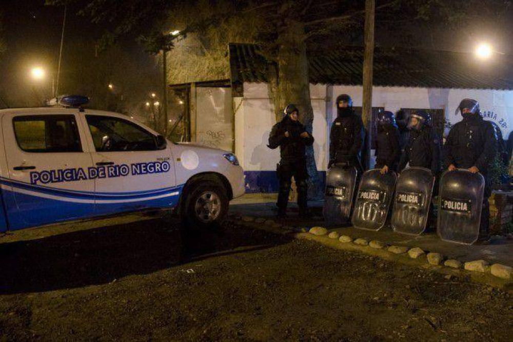 Sigue internado uno de los j�venes golpeado por la Polic�a