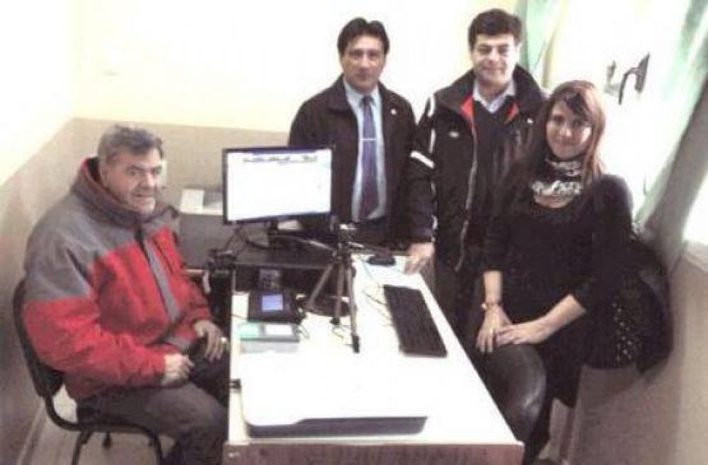 Se entregaron equipos biom�tricos y se firmaron convenios en Pico Truncado