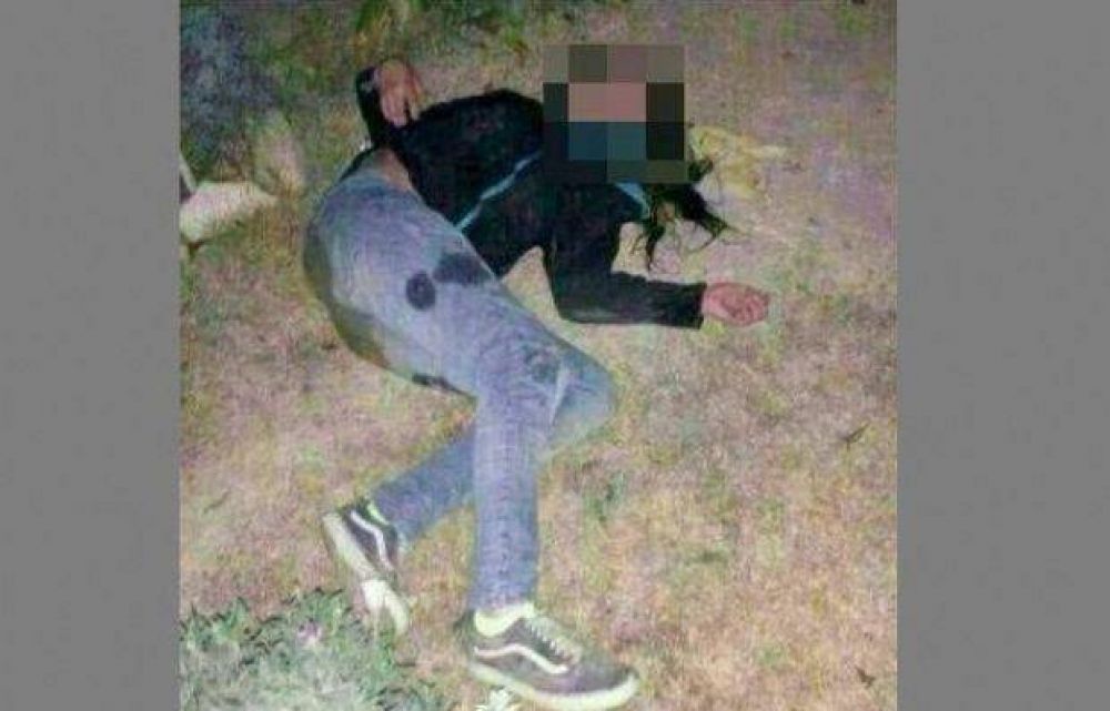 Una chica de 16 a�os fue agredida por sus compa�eros y le sacaron fotos para burlarse de ella