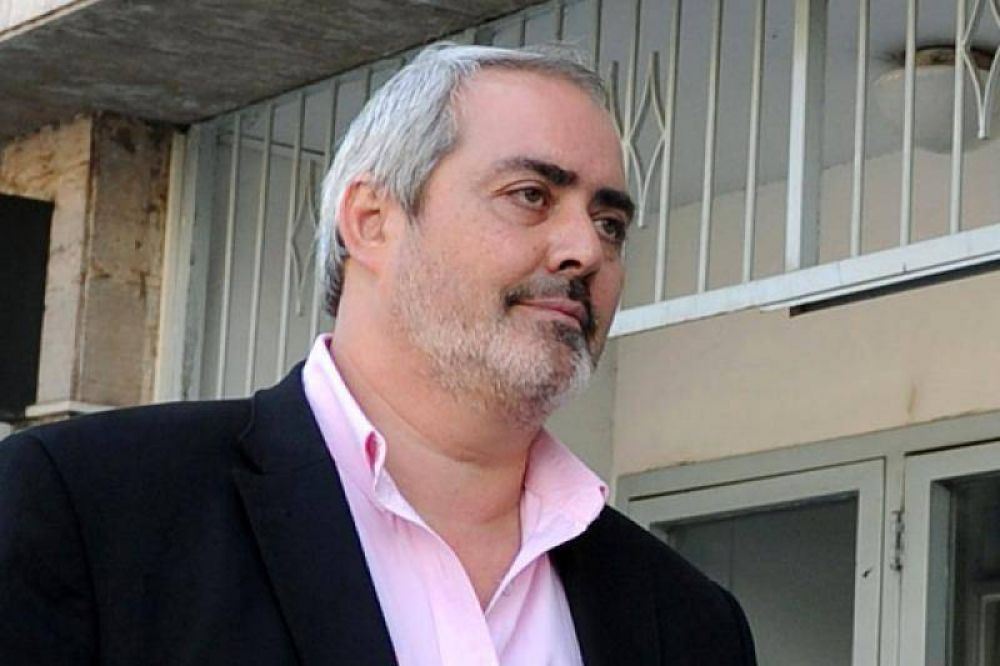 Legislador de izquierda pide �evaluar� al ministro de Educaci�n porte�o
