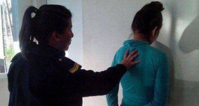 Mujer sedujo al hijo de una jueza y luego le asalt� con sus c�mplices