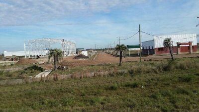 El ministro Osella verific� el avance de las obras en el parque industrial de Goya