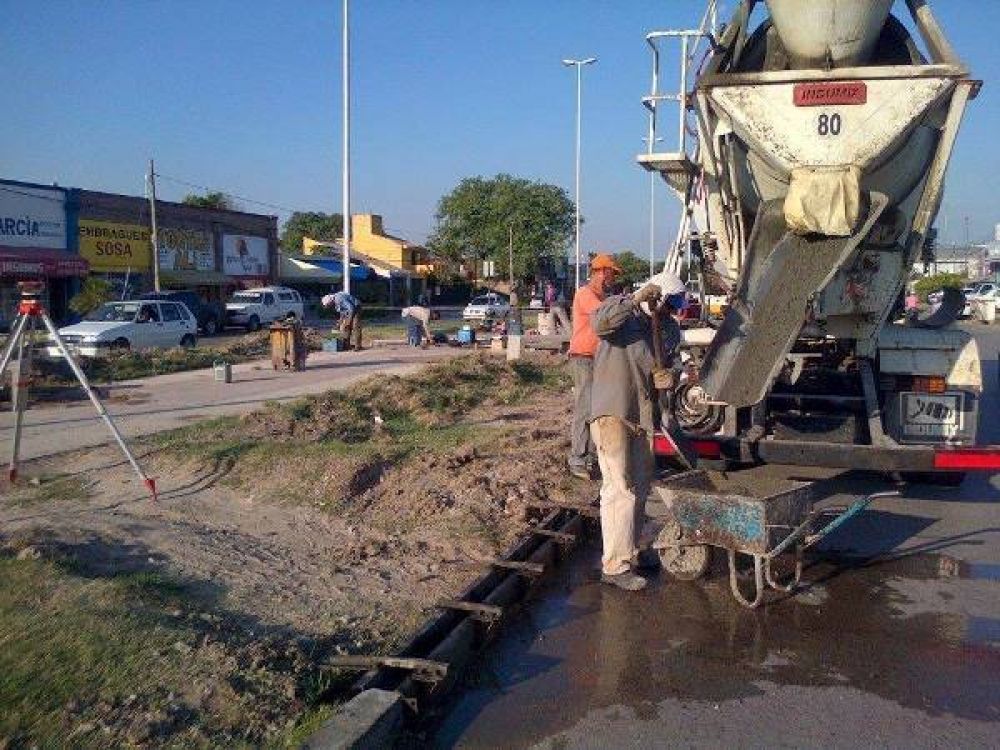 Senderos peatonales de la Gutnisky con buen grado de avance