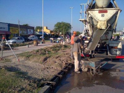 Senderos peatonales de la Gutnisky con buen grado de avance