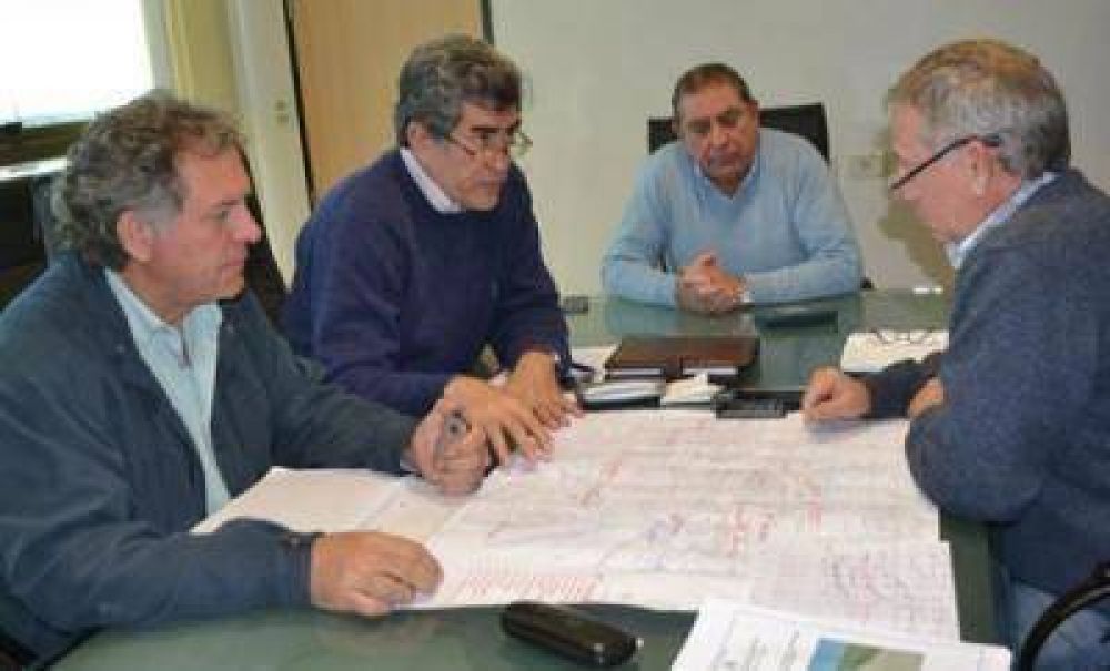 Jofre encabezo reuni�n de equipos t�cnicos para mantener el alerta ante las inundaciones