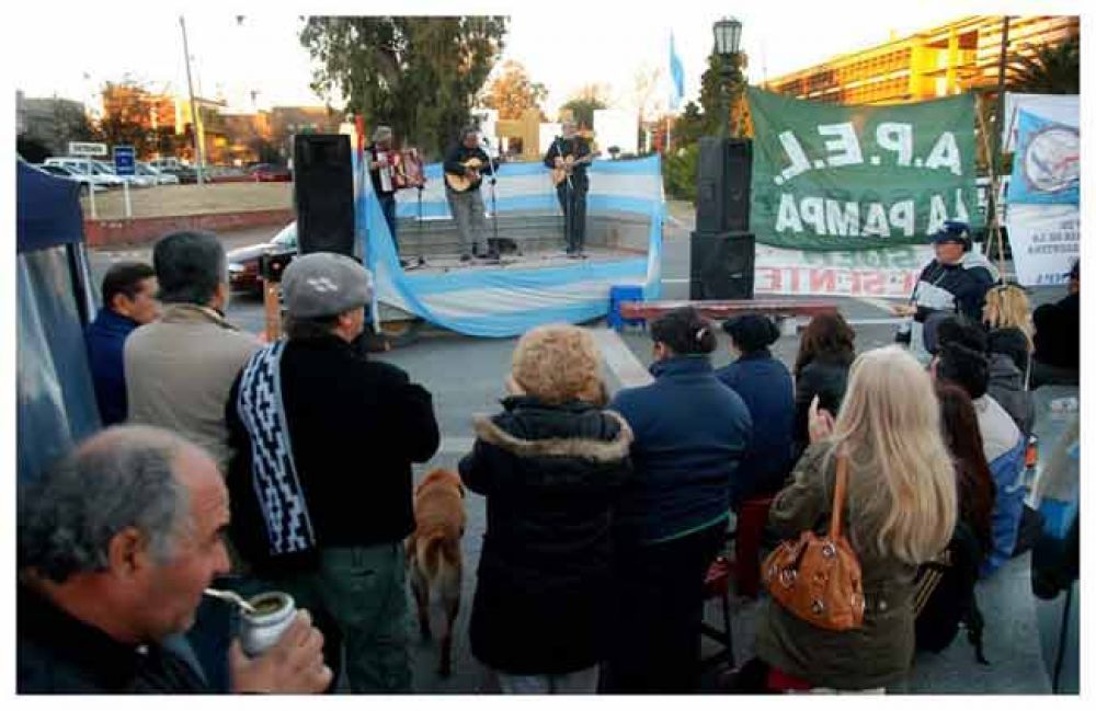 Estatales contin�an con asambleas para resolver c�mo sigue el plan de lucha