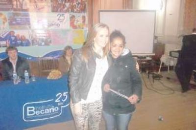 Entregaron 1.500 becas a alumnos del departamento