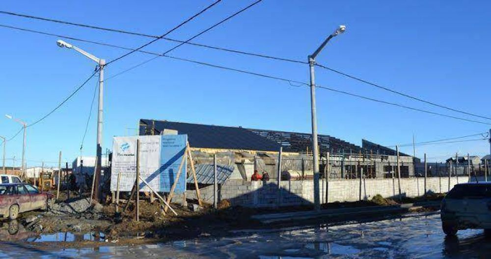 Chacra XI: Mu�iz Siccardi recorri� la obra del jard�n de infantes y anunci� un nuevo llamado a licitaci�n para la construcci�n de una escuela primaria
