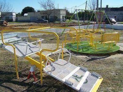 Juegos inclusivos para diez parques y plazas