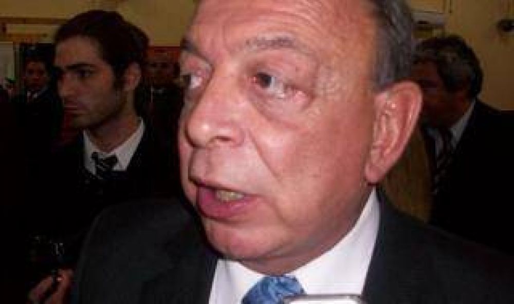 Pilar: Cuestionan a Z�ccaro por supuestas contrataciones irregulares