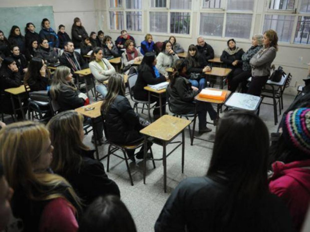 Docentes universitarios de Rosario rechazaron la oferta y sigue el paro
