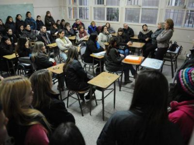 Docentes universitarios de Rosario rechazaron la oferta y sigue el paro