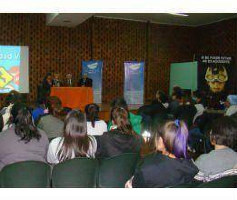 Charlas de seguridad vial a alumnos de secundaria  