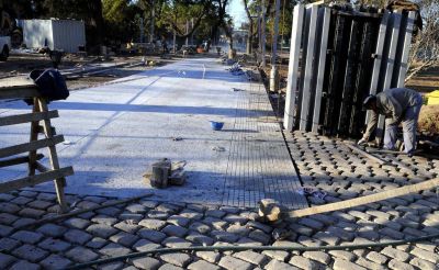 La plaza Sarmiento ya luce su nuevo dise�o y el enrejado